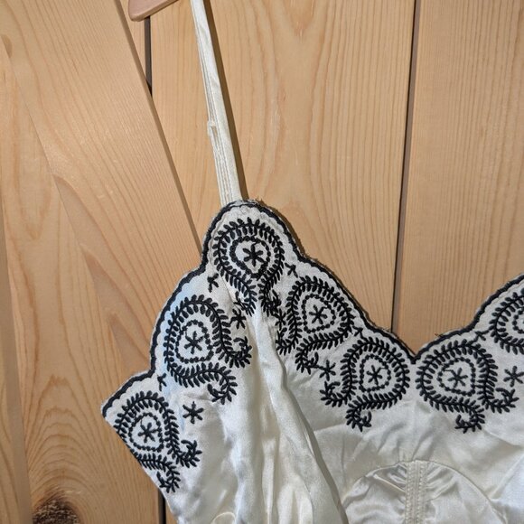 Boston Proper Silk Camisole Size 8 Scalloped Hem Side Zip Close Embroidered - Picture 2 of 9